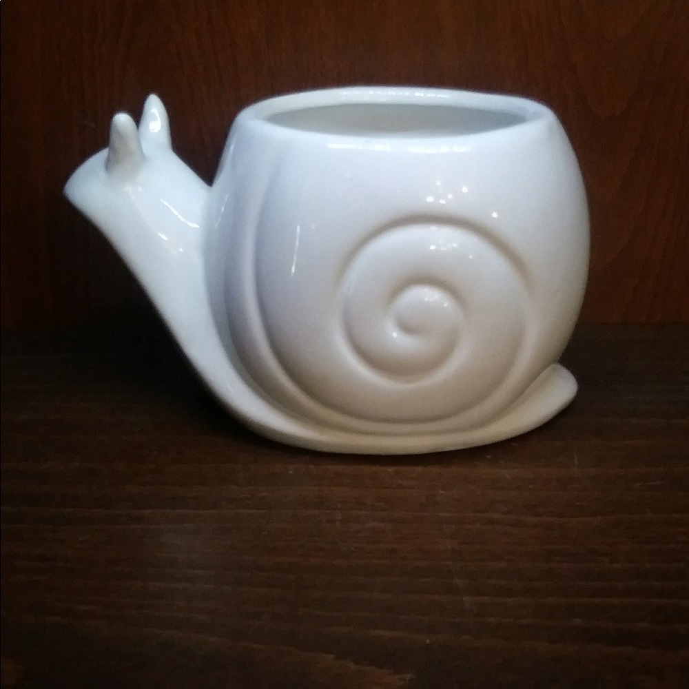 Ceramic snail planter